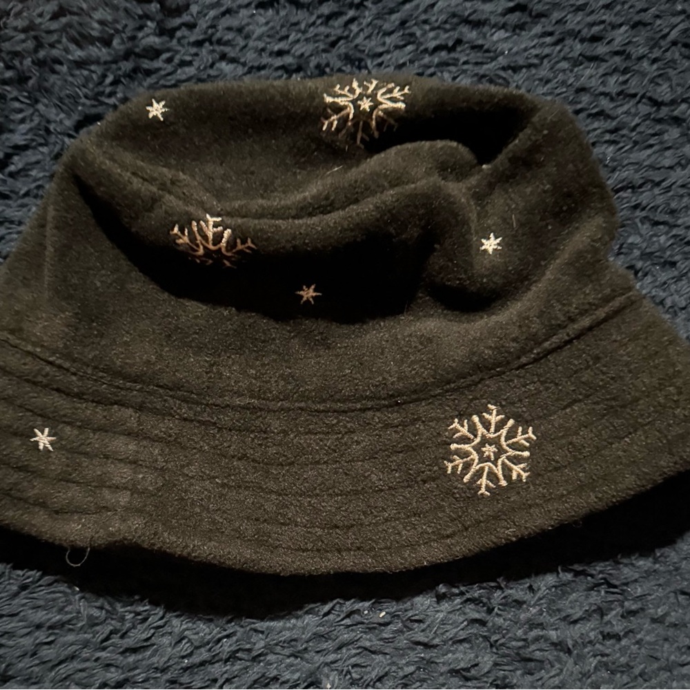 Black Bucket Hat with Snowflake Embroidery